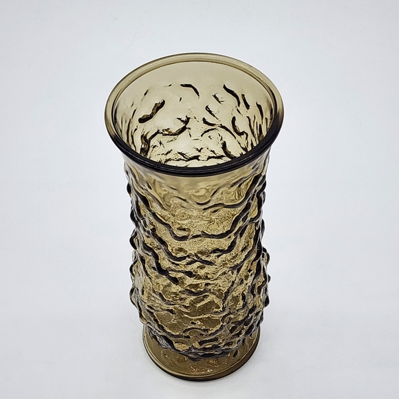 Vintage E.O. Brody Co. 8.5 in. Crinkle Glass Vase Avocado Green - Picture 2 of 4